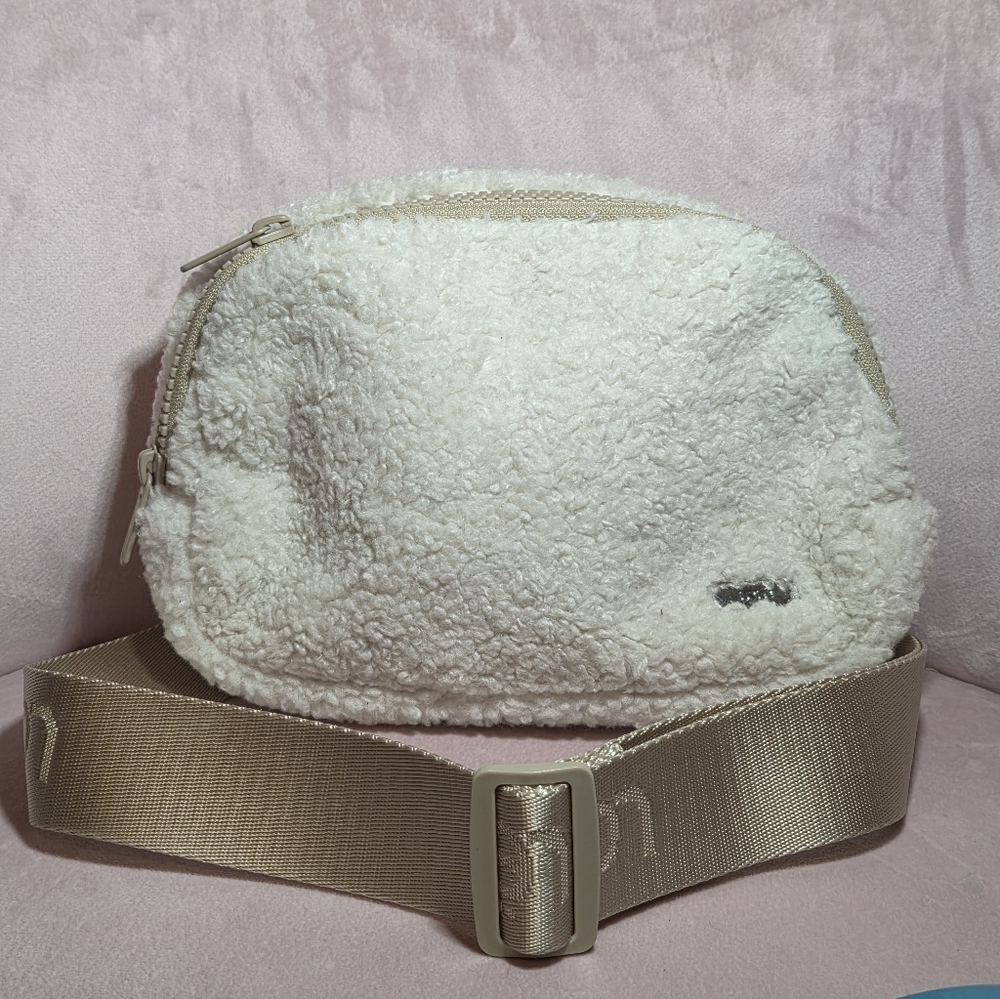 Lole White and Gold Textured Crossbody Bag